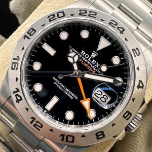 31653757-r1sbtv3kz734cuoij320y39h-ExtraLarge.jpg Rolex Explorer II