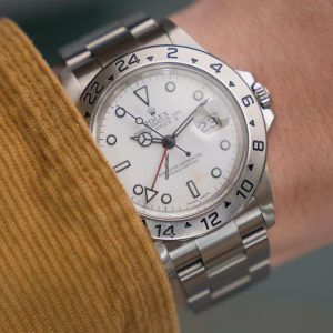 39720833-tn2jkhi9wpibq12d3caregwe-ExtraLarge.jpg Rolex Explorer II